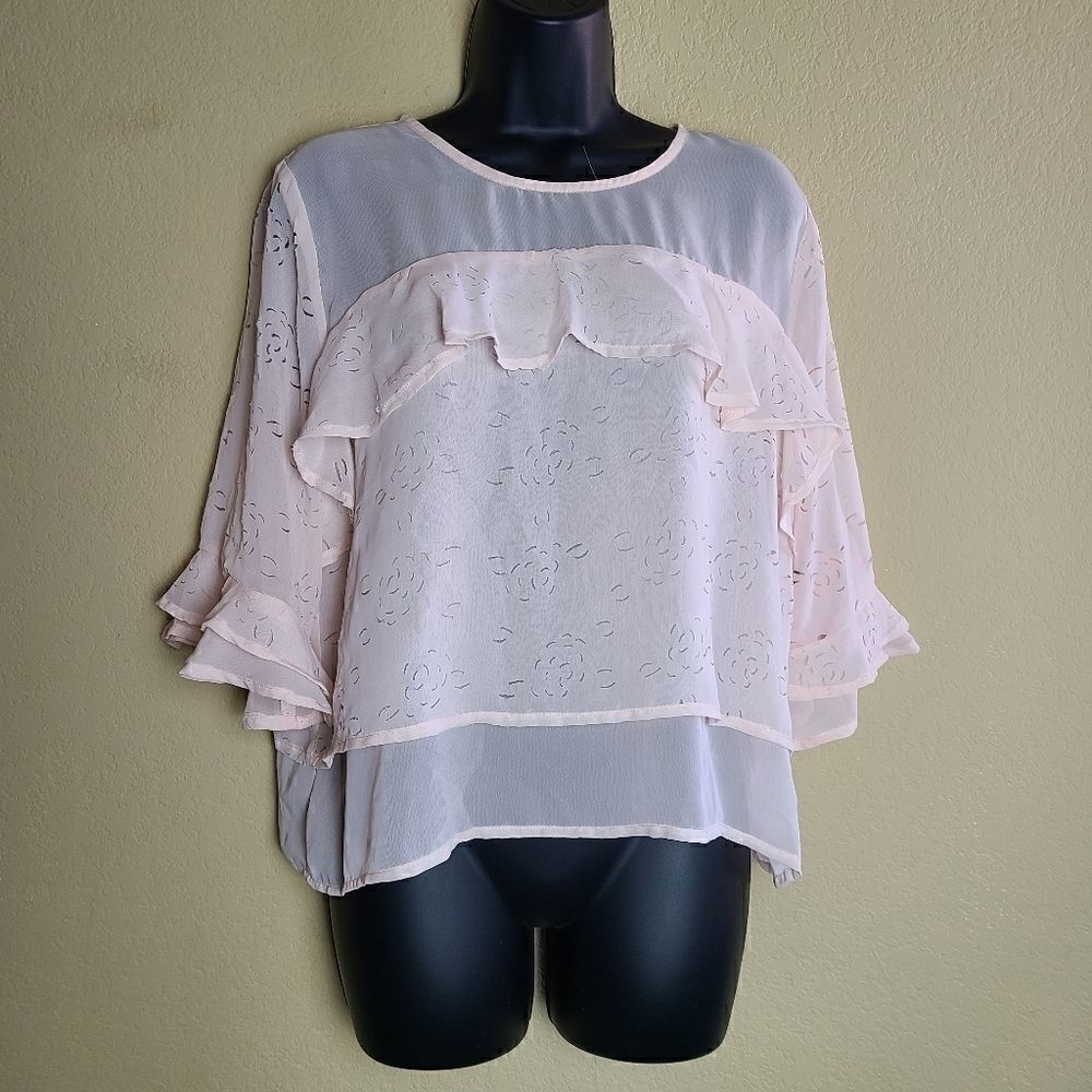 En Elly Laser Cut Ruffled Top